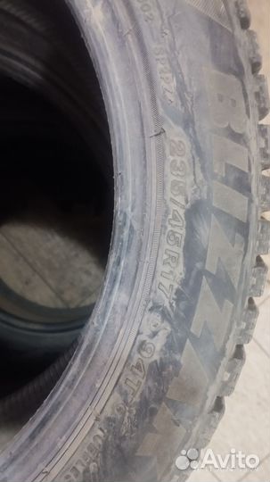 Bridgestone Blizzak Spike-02 235/45 R17 94T