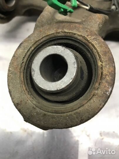Цапфа задняя левая Suzuki Escudo TD54W J20A 2006