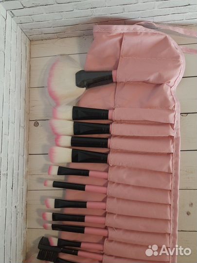 Кисти косметические 32 шт в чехле