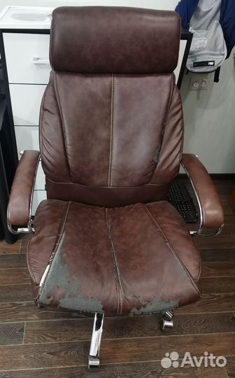 Стул компьютерный (кресло руководителя)