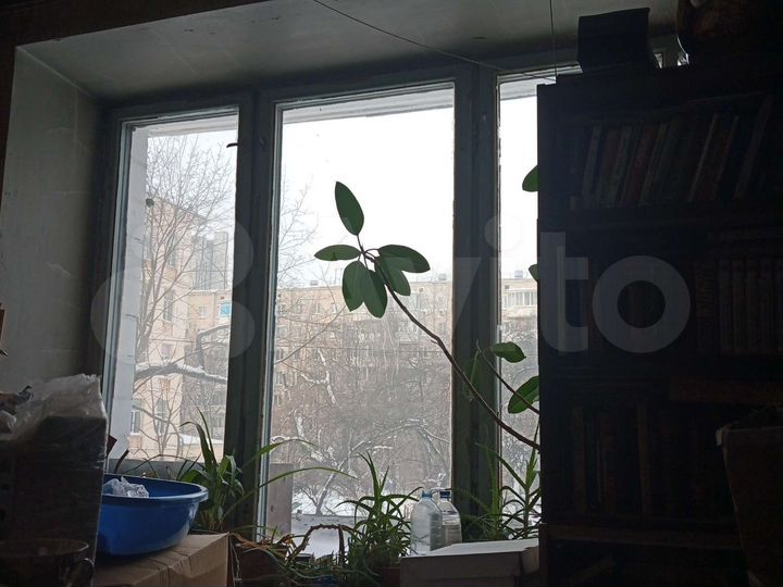 Комната 12 м² в 4-к., 5/5 эт.