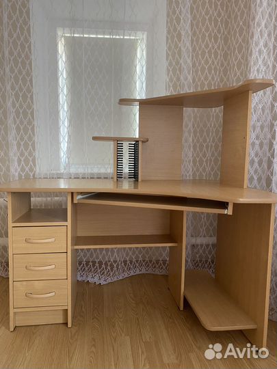 Компьютерный стол