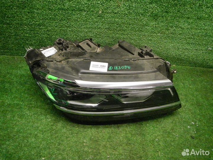 Фара правая Volkswagen Tiguan