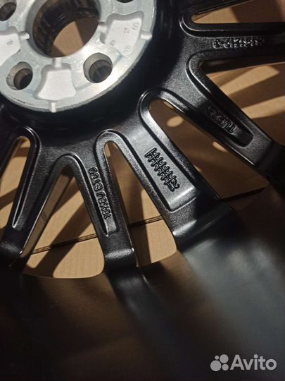 Один новый оригинальный диск Toyota Camry R18