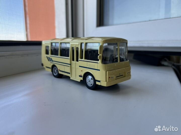 Модель автомобиля 1:32