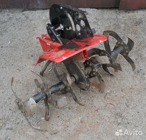 Остатки от мото-блоков. Редуктора. Плуги