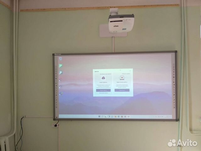 Монтаж проектора, экранов, панели
