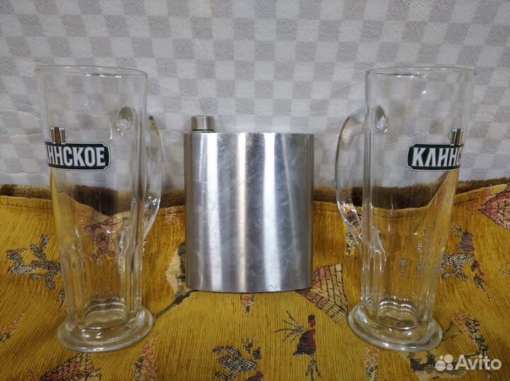 Пивные стаканы и фляжка