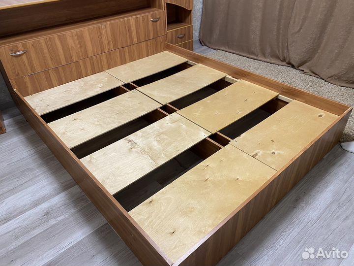 Кровать двухспальная с матрасом