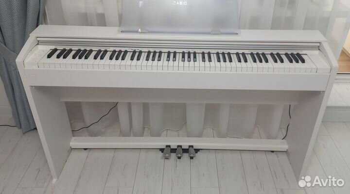Цифровое пианино casio privia px770 и стул