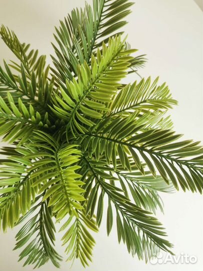 Искусственные цветы в горшках (пальма цикас)