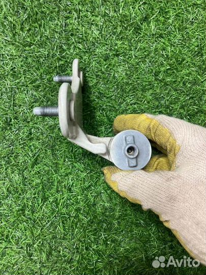 Петля двери задняя правая Mercedes E W212 3.5 M272