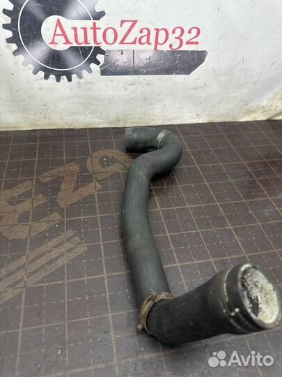 Патрубок системы охлаждения Mercedes W639 Viano