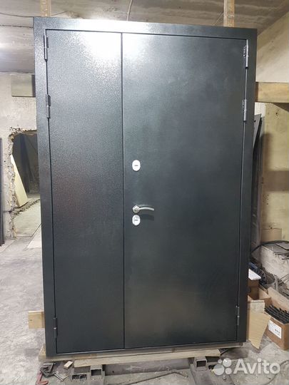 Дверь двустворчатая не стандартная входная в дом