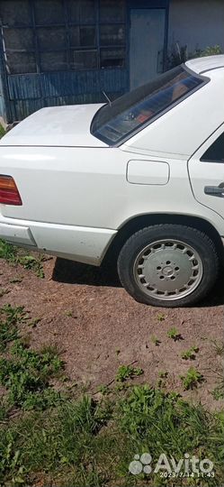 Mercedes-Benz W124 2.0 МТ, 1989, 399 840 км
