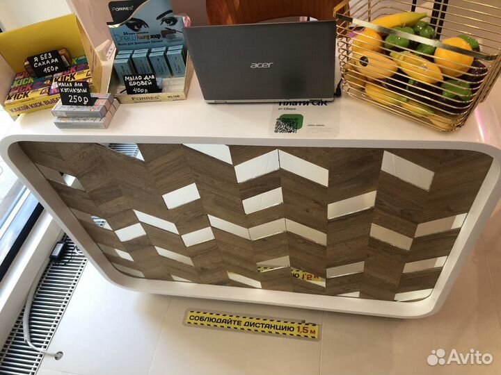 Стойка ресепшн