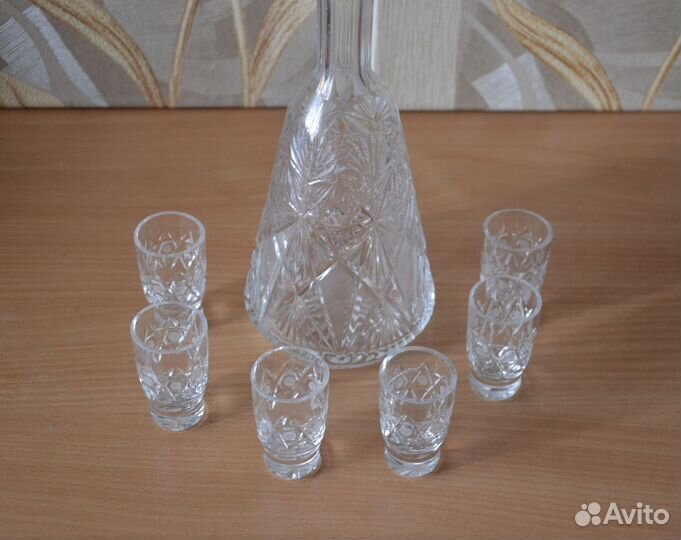 Графин с рюмками