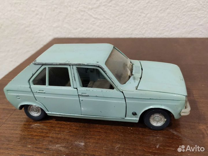Модель автомобиля 1:25 Пежо 104 СССР металл