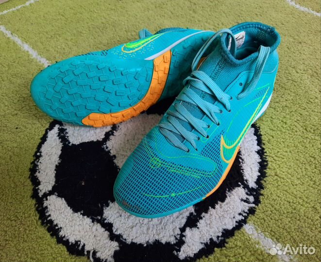 Футбольные бутсы nike