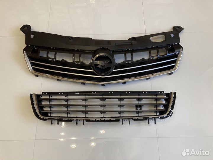 Решетка радиатора Opel Astra H