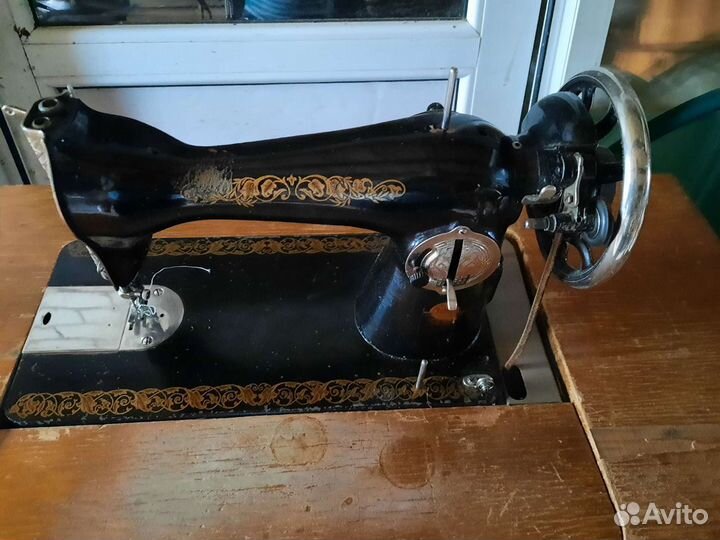 Швейная машинка со станиной
