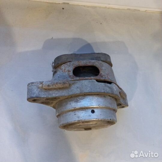 Подушка двигателя левая Land Rover Range Rover