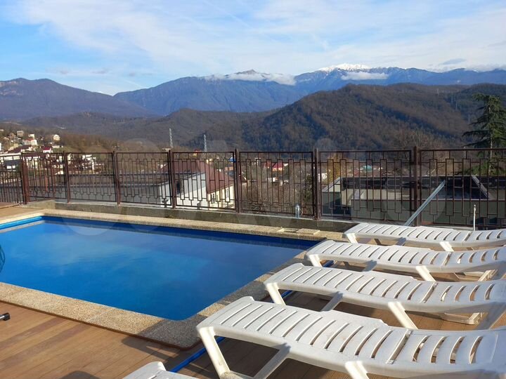 Дом 200 м² на участке 6,5 сот.