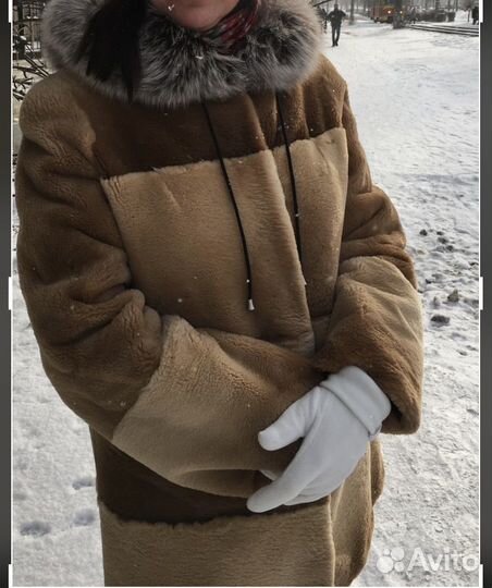 Якутия теплая шуба с капюшоном р46 бобрс волком