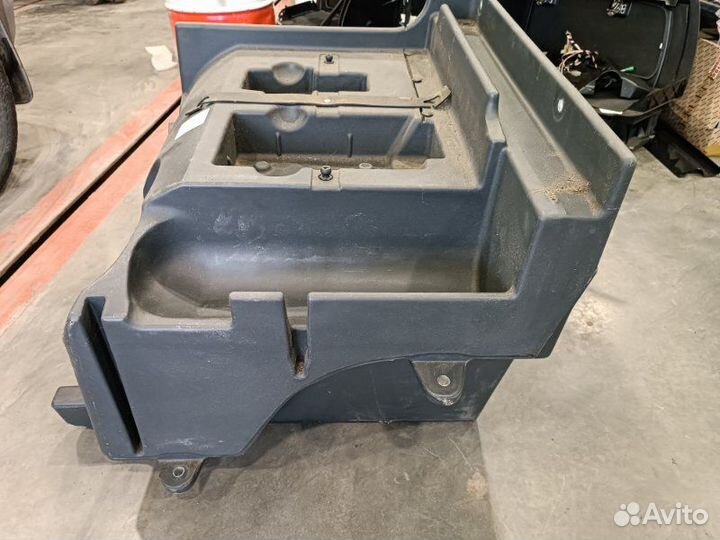 Ящик инструментальный правый Man Tgx