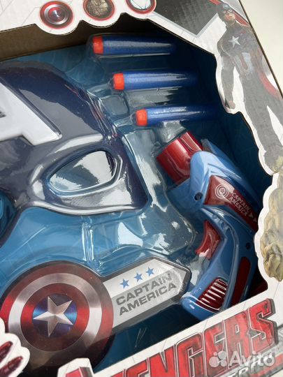 Маска супергероя с бластером