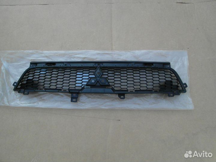 Решётка радиатора Mitsubishi Outlander XL 2010-12