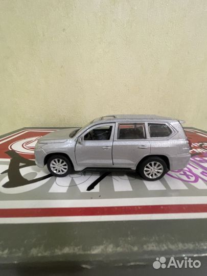 Машинка игрушечная Lexus