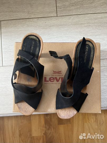 Босоножки Levi's 38 р