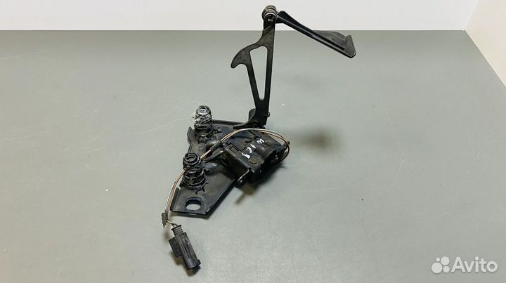 Замок капота Mercedes ML163