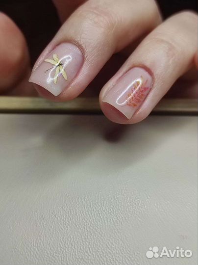 Маникюр с покрытием гель-лаком