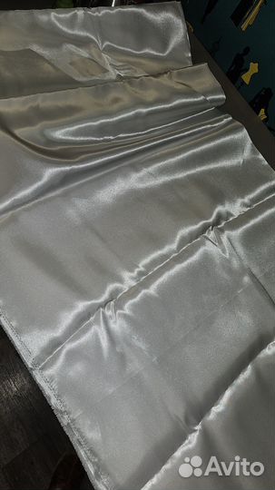 Отрез ткани атлас