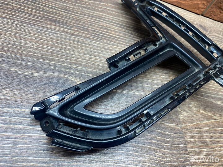 Рамка противотуманной фары левой Kia Carnival 2020