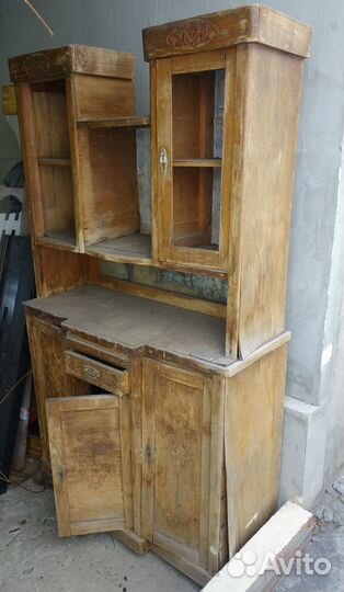 Антикварный кухонный шкаф буфет