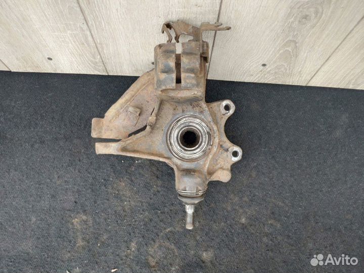 Кулак поворотный передний левый Peugeot 406