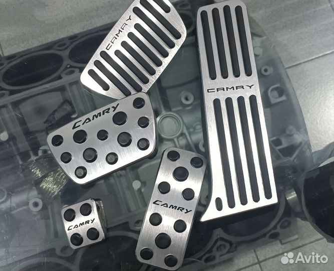 Накладки на педали toyota v50 v55 v70 v75