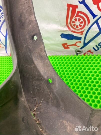 Брызговик передний левый Nissan Murano Z50 VQ35