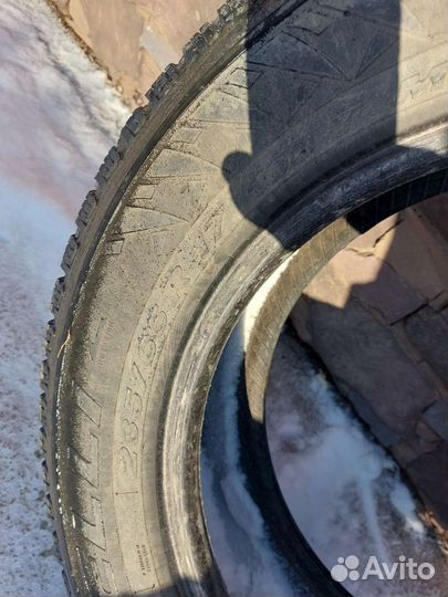 Pirelli Carrier 235/65 R17