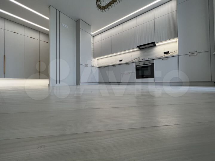 2-к. квартира, 67 м², 12/13 эт.