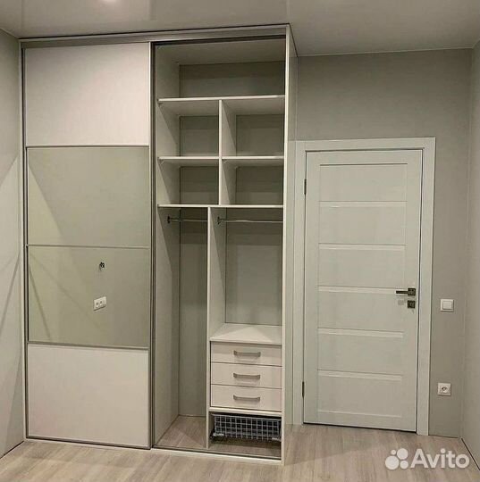 Белый шкаф