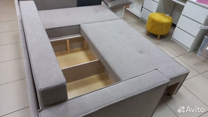 Диван с оттоманкой