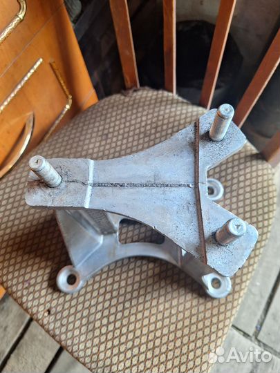 Кронштейн для запасного колеса niva chevrolet