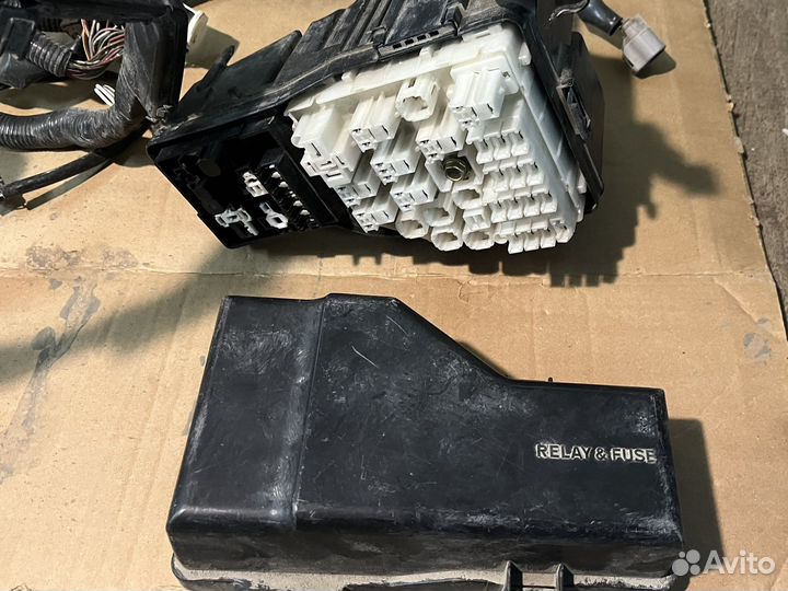 Проводка блок предохранителей Toyota Rav 4 20