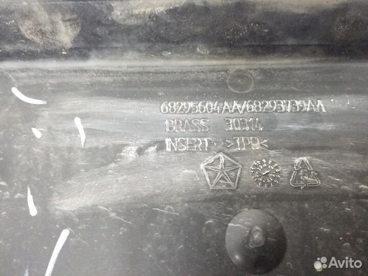 Накладка переднего бампера под номерной знак Jeep