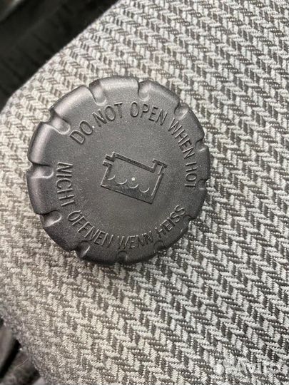 Крышка расширительного бачка Mercedes-Benz