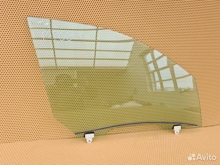 Стекло двери переднее правое Infiniti M Q70 Y51